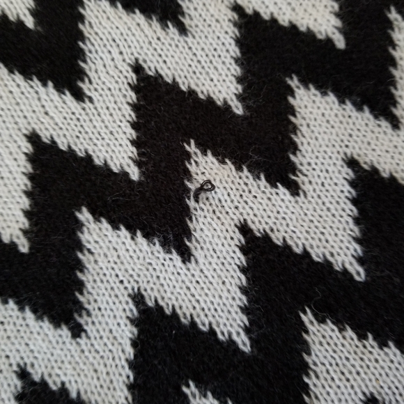 Zig Zag Scarf - Picture 5 of 5